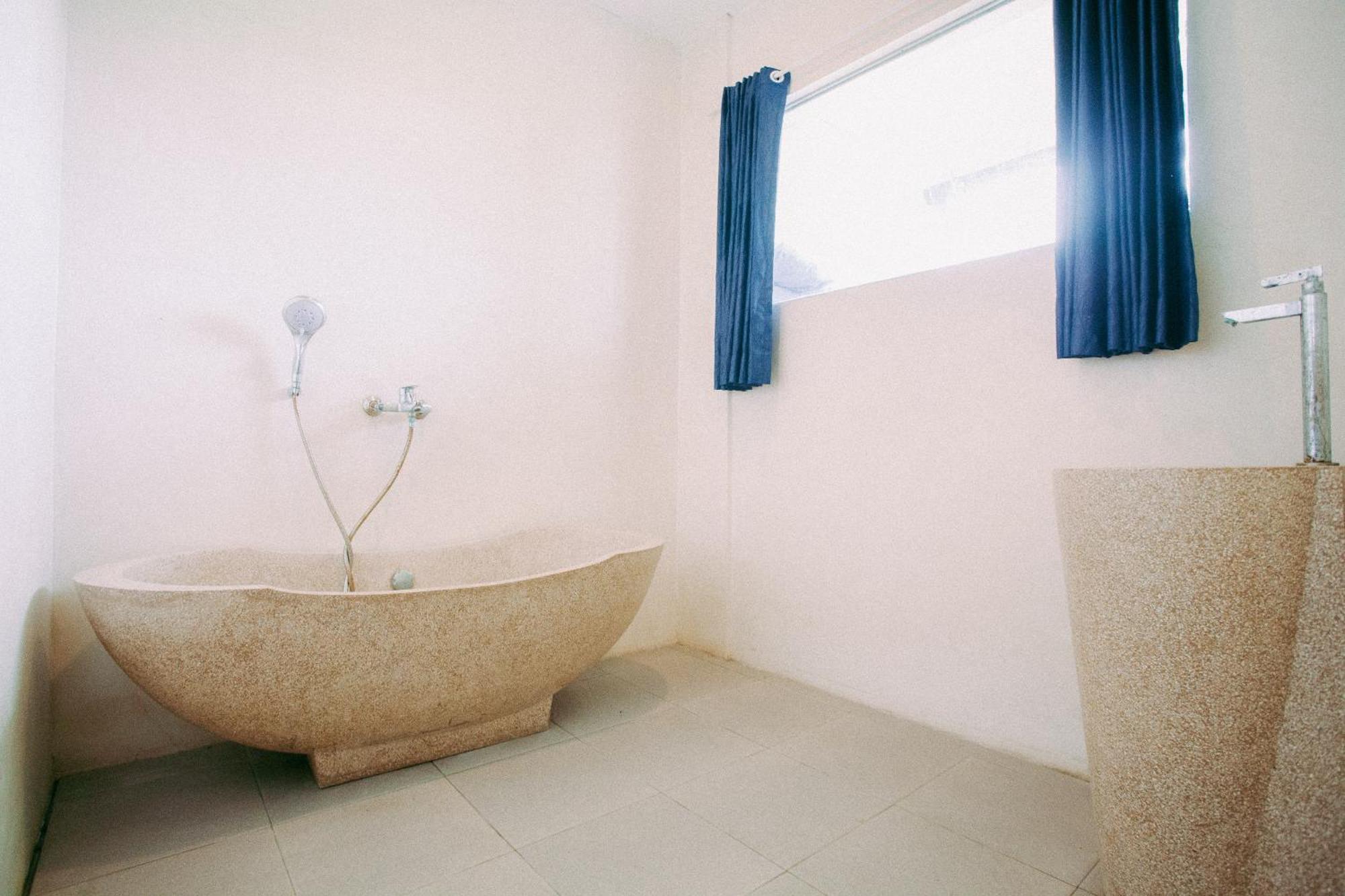 Swell Hotel, Pool Bar & Restaurant ทานาล็อต ภายนอก รูปภาพ